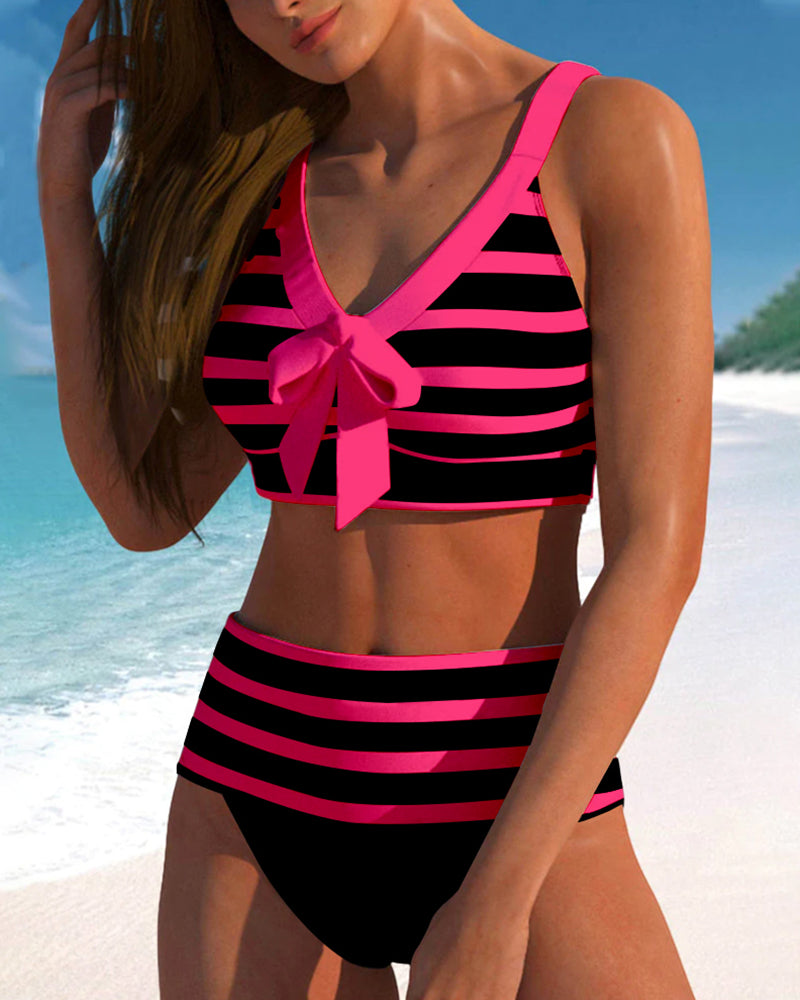 Hochgeschnittene Gestreifte Bikinis
