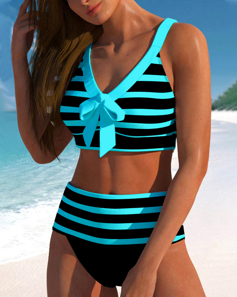 Hochgeschnittene Gestreifte Bikinis