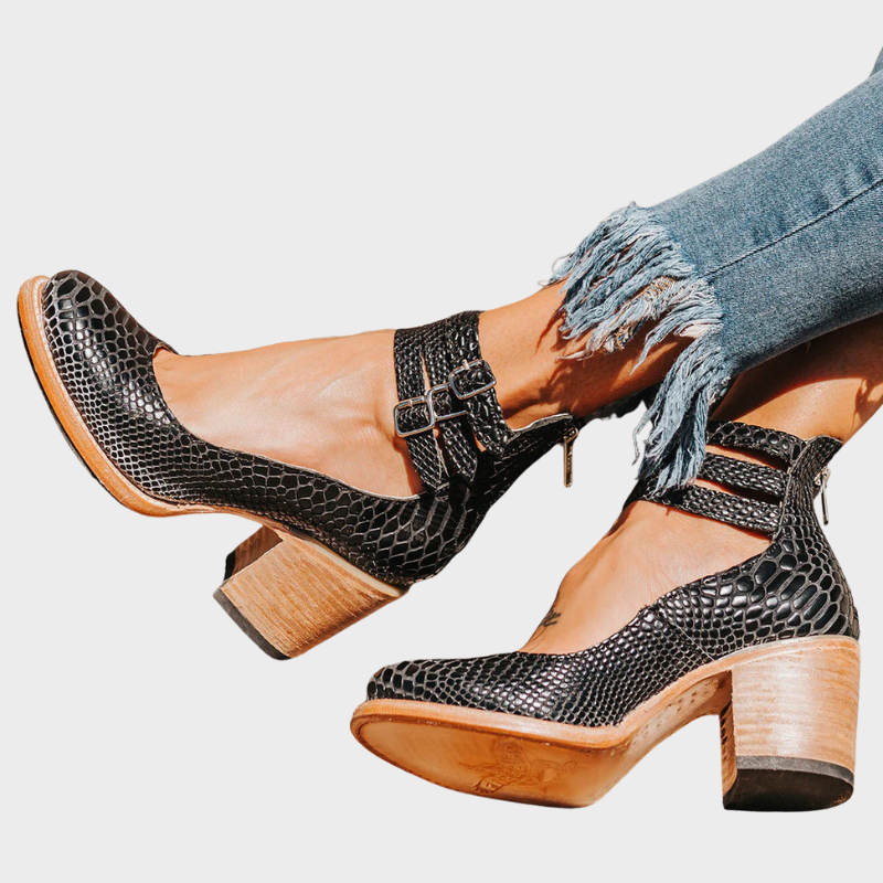 Clara – Schuhe mit Absatz und Schnallenriemen