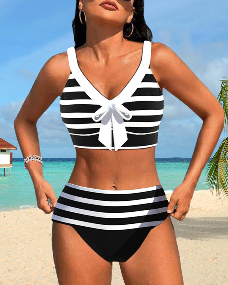 Hochgeschnittene Gestreifte Bikinis