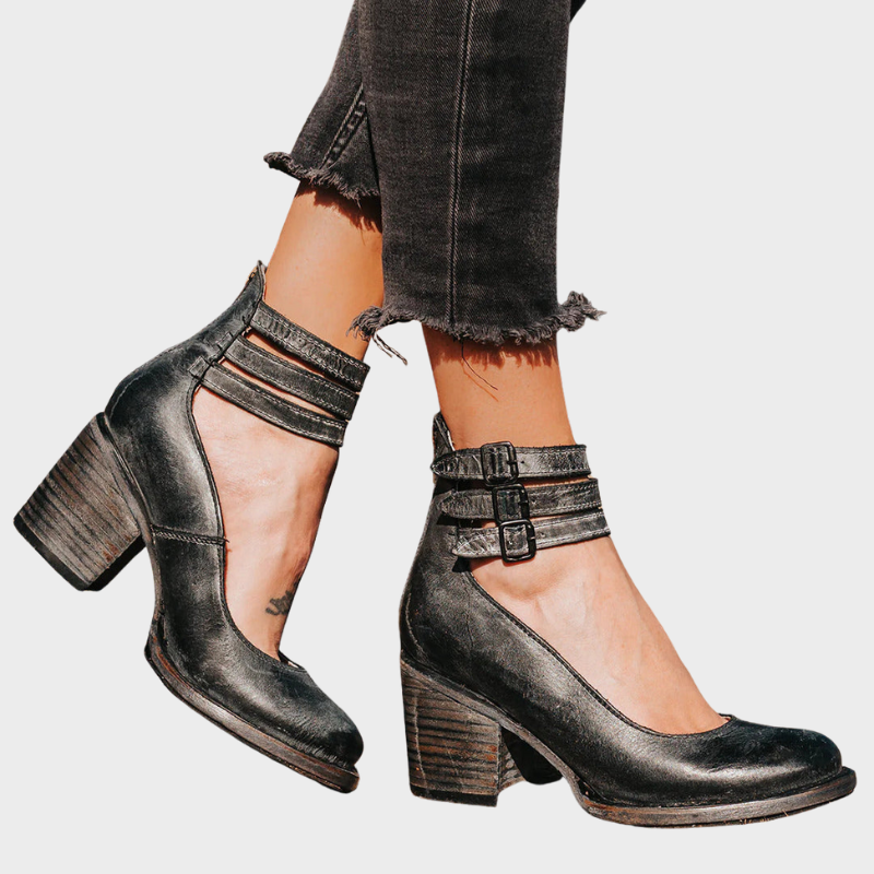 Clara – Schuhe mit Absatz und Schnallenriemen