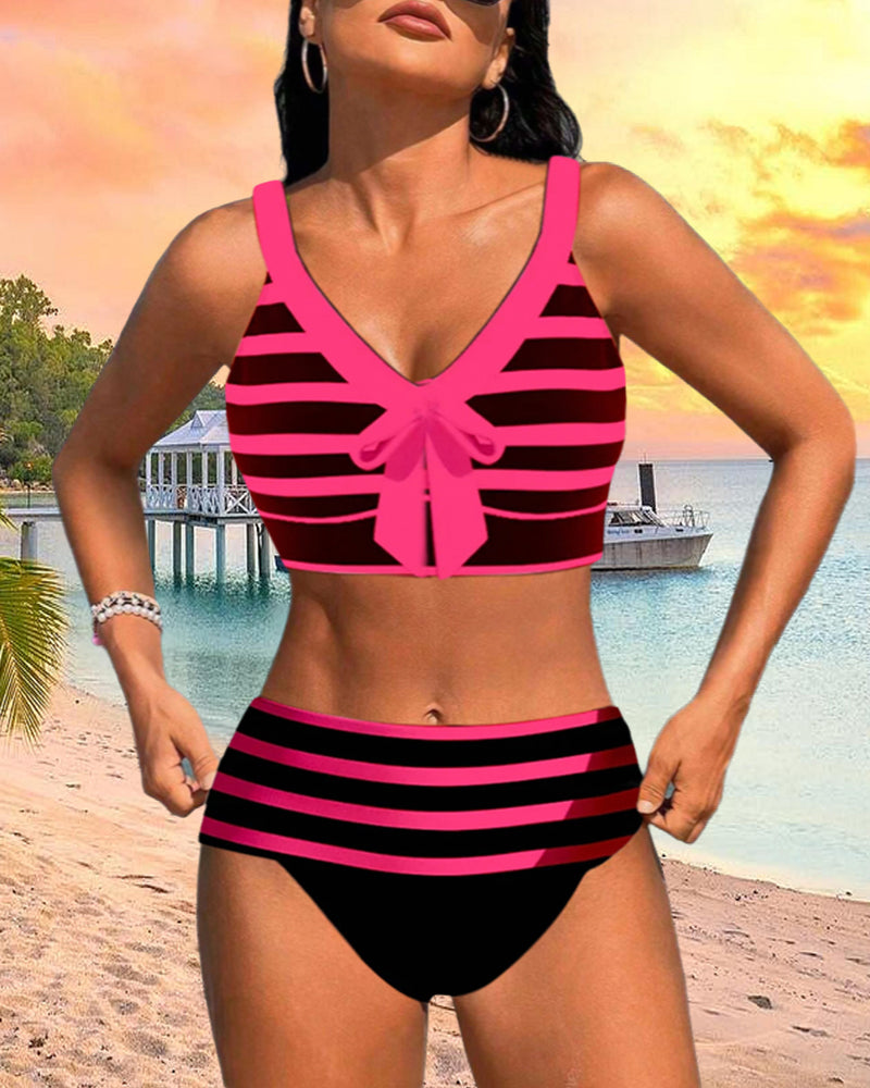 Hochgeschnittene Gestreifte Bikinis