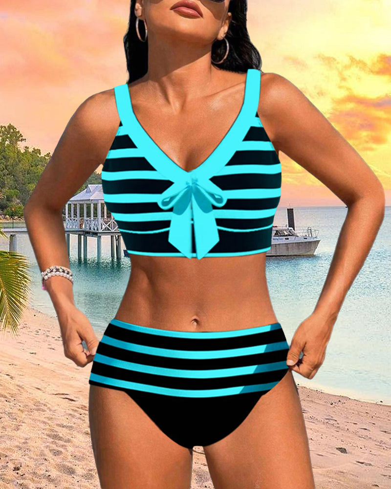 Hochgeschnittene Gestreifte Bikinis