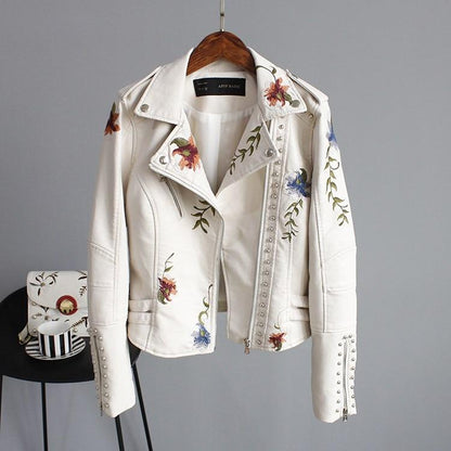 Selena – Jacke mit auffälliger Blumenstickerei