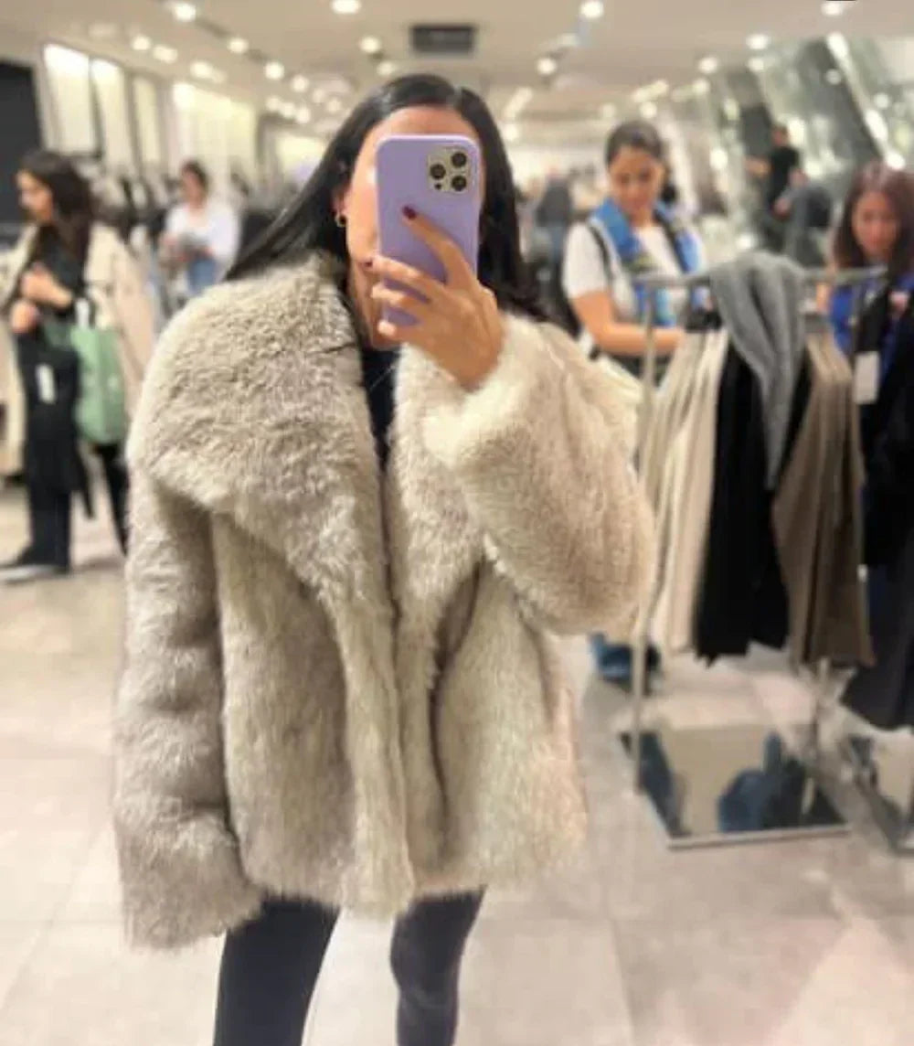 Winterjacke mit Kapuze und Seitentaschen | Ideal für die Wintermonate