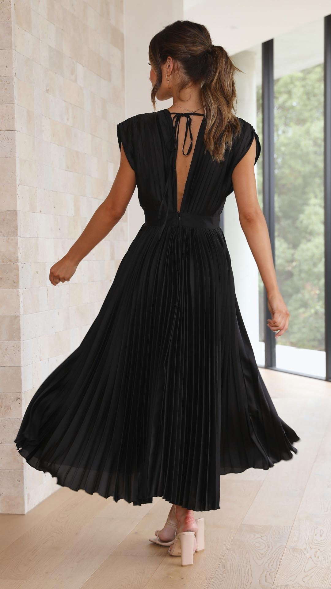 Alexis - Elegantes Plissee-Kleid