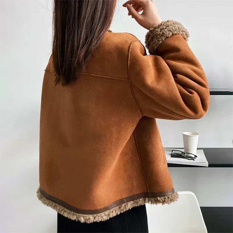Amara – Elegante Button-Down-Jacke