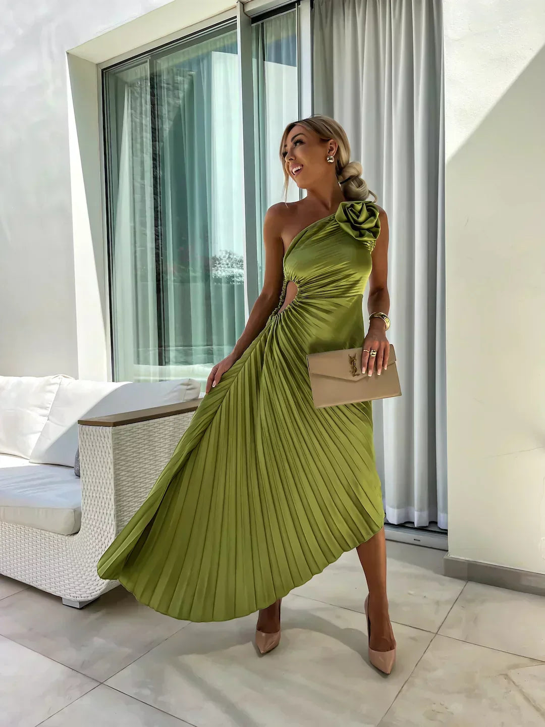 Lizbeth - Kleid mit floralen Schultern