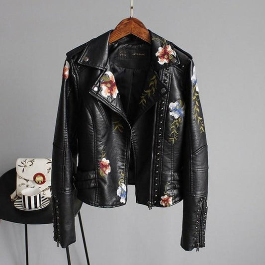 Selena – Jacke mit auffälliger Blumenstickerei