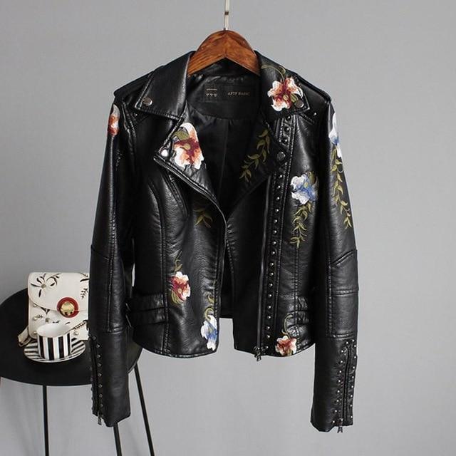 Selena – Jacke mit auffälliger Blumenstickerei